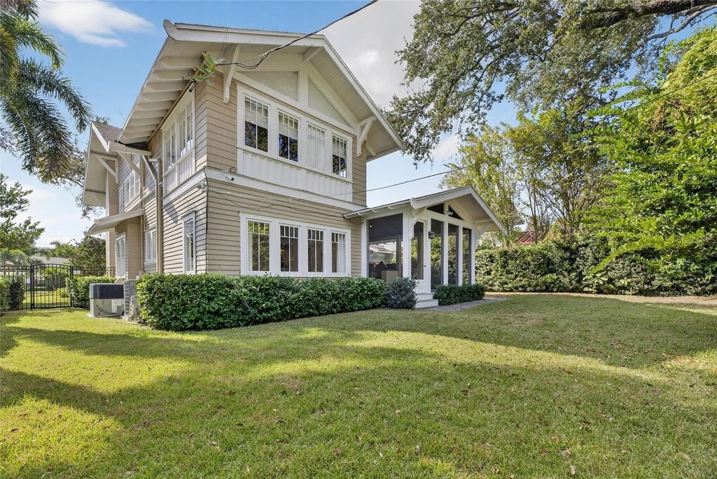 Image 86 of property listing at 3003 W HARBOR VIEW AVENUE, Tampa, FL 33611