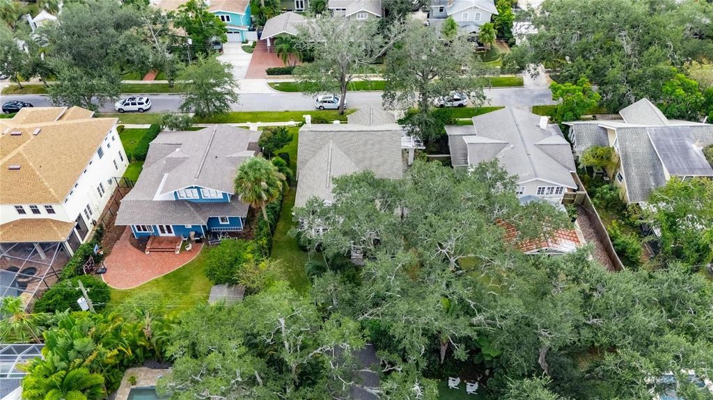 Image 95 of property listing at 3003 W HARBOR VIEW AVENUE, Tampa, FL 33611