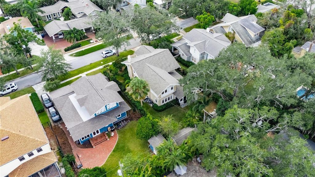 Image 96 of property listing at 3003 W HARBOR VIEW AVENUE, Tampa, FL 33611