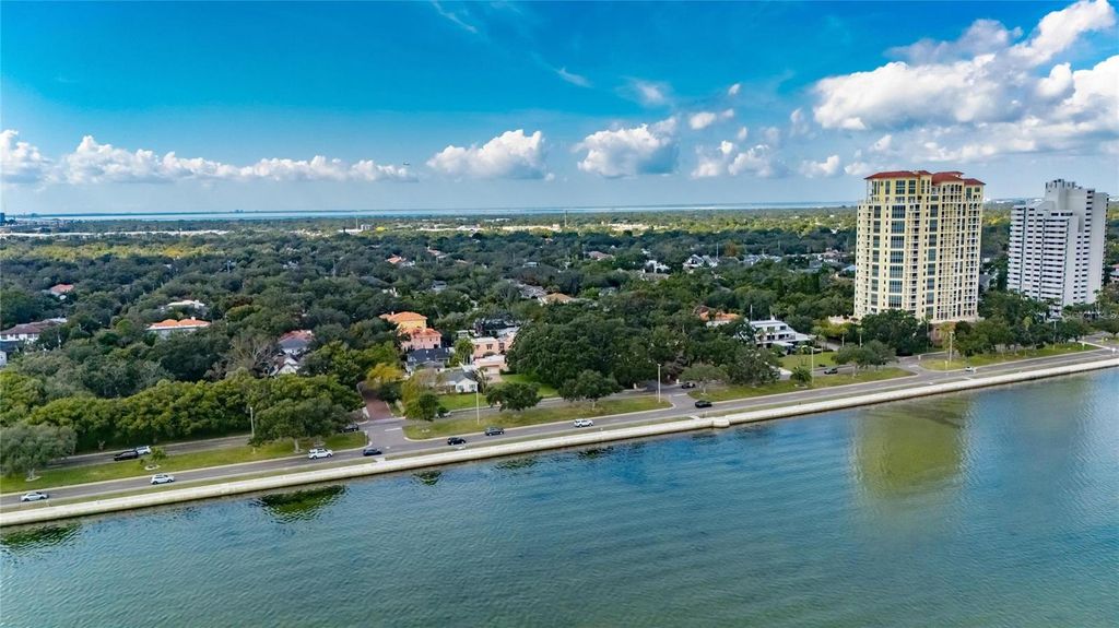 Image 99 of property listing at 3003 W HARBOR VIEW AVENUE, Tampa, FL 33611