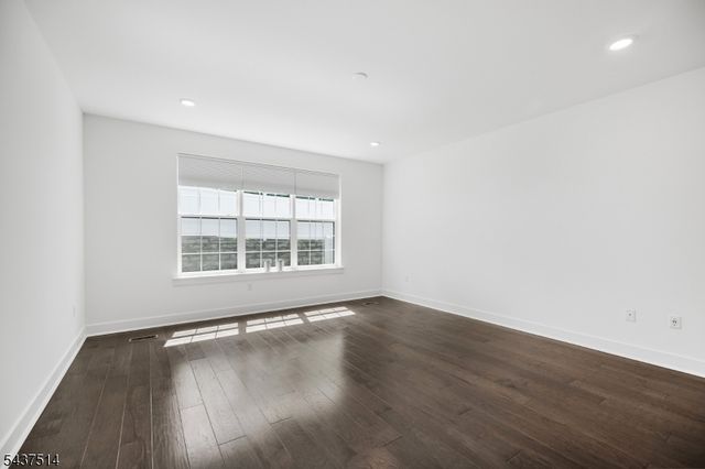 17 Kelsch Dr, Morris Plains Boro, NJ 07950