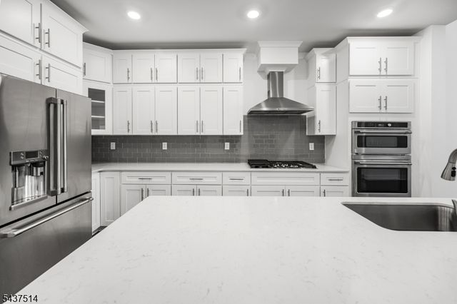 17 Kelsch Dr, Morris Plains Boro, NJ 07950