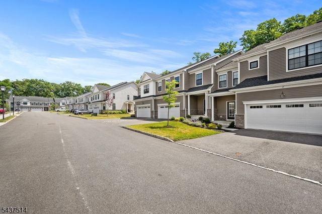 17 Kelsch Dr, Morris Plains Boro, NJ 07950