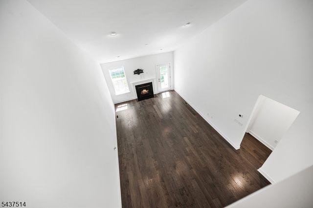 17 Kelsch Dr, Morris Plains Boro, NJ 07950