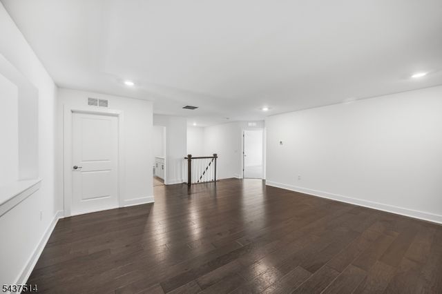 17 Kelsch Dr, Morris Plains Boro, NJ 07950