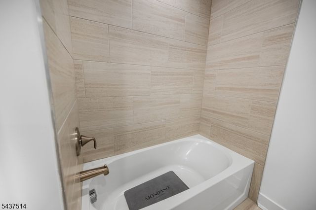 17 Kelsch Dr, Morris Plains Boro, NJ 07950