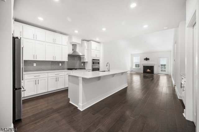 17 Kelsch Dr, Morris Plains Boro, NJ 07950