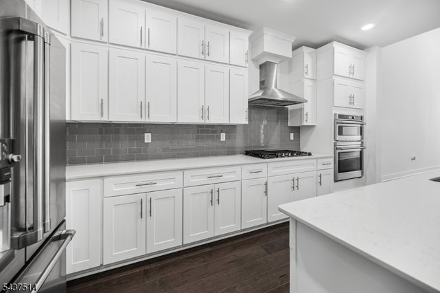 17 Kelsch Dr, Morris Plains Boro, NJ 07950