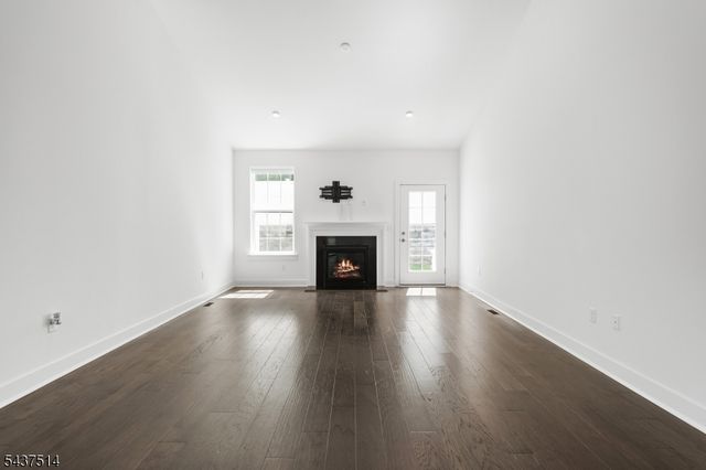 17 Kelsch Dr, Morris Plains Boro, NJ 07950