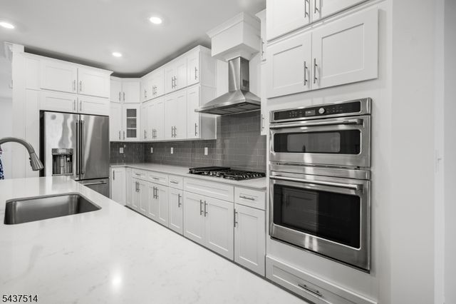 17 Kelsch Dr, Morris Plains Boro, NJ 07950