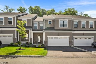 17 Kelsch Dr, Morris Plains Boro, NJ 07950