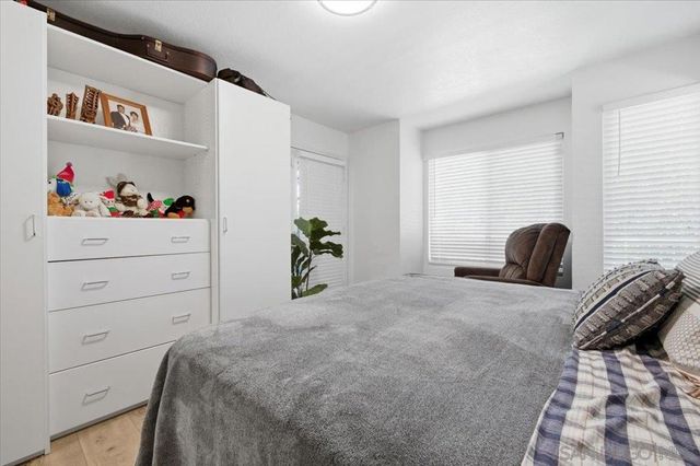 1564 Tanglewood Ln. 18, Escondido, CA 92029
