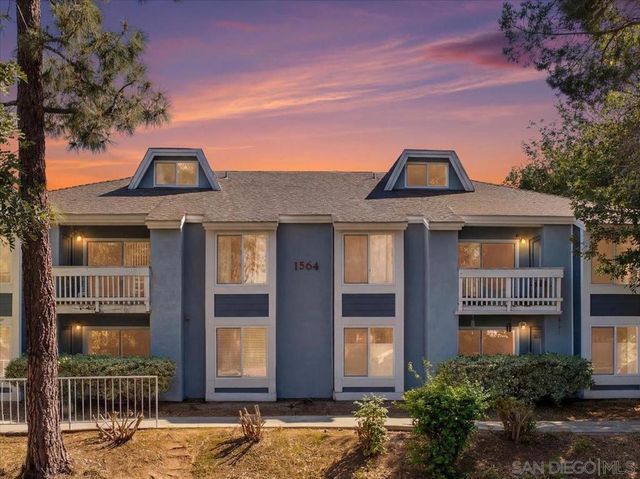 1564 Tanglewood Ln. 18, Escondido, CA 92029