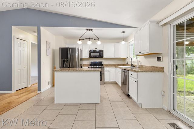 33693 Glen Street, Westland, MI 48186
