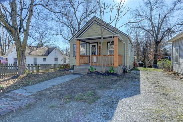 1213 Spruce Street, Leavenworth, KS 66048