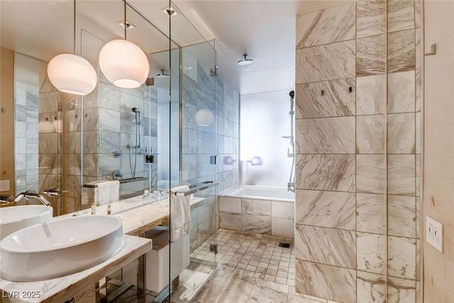 4381 West Flamingo Road 5220, Las Vegas, NV 89103