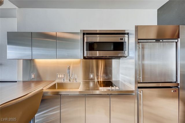 4381 West Flamingo Road 5220, Las Vegas, NV 89103