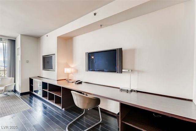 4381 West Flamingo Road 5220, Las Vegas, NV 89103