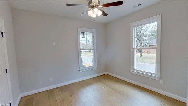 100 Creek LN, Suffolk, VA 23435