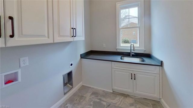 100 Creek LN, Suffolk, VA 23435