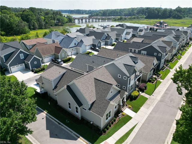 100 Creek LN, Suffolk, VA 23435