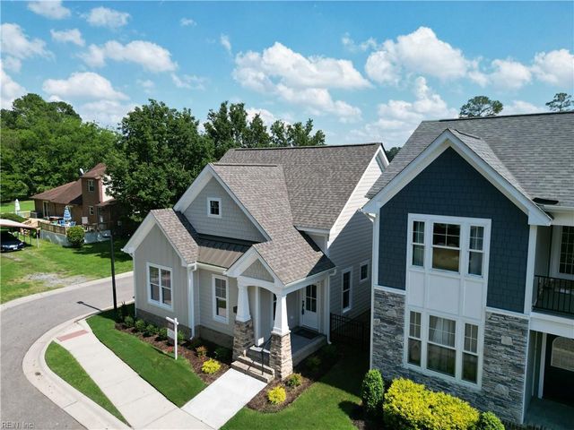 100 Creek LN, Suffolk, VA 23435