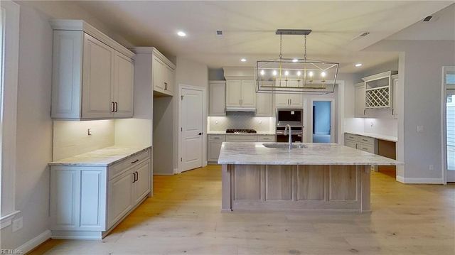 100 Creek LN, Suffolk, VA 23435
