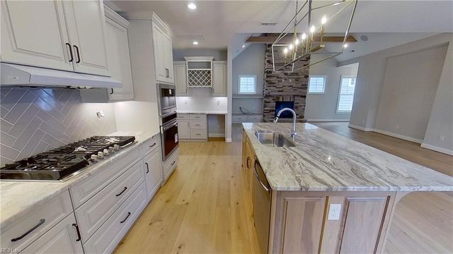 100 Creek LN, Suffolk, VA 23435