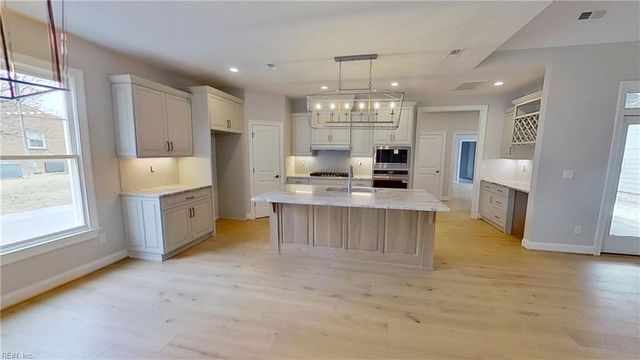 100 Creek LN, Suffolk, VA 23435