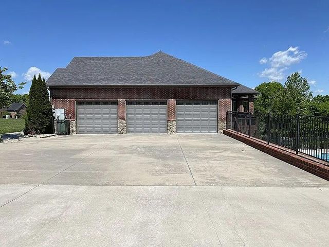 1662 S Timber Lake Drive, Nixa, MO 65714