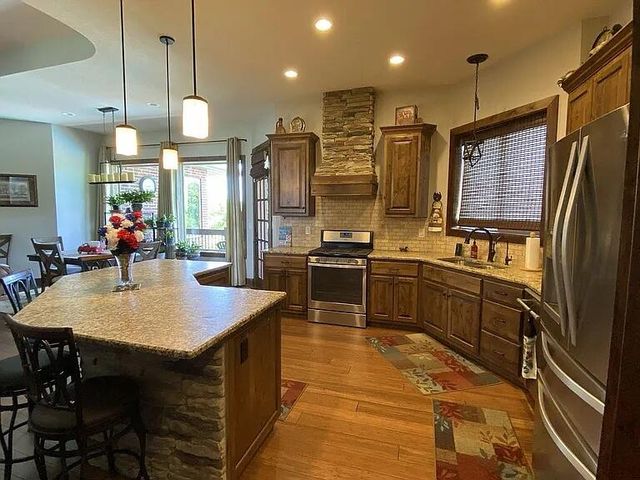 1662 S Timber Lake Drive, Nixa, MO 65714