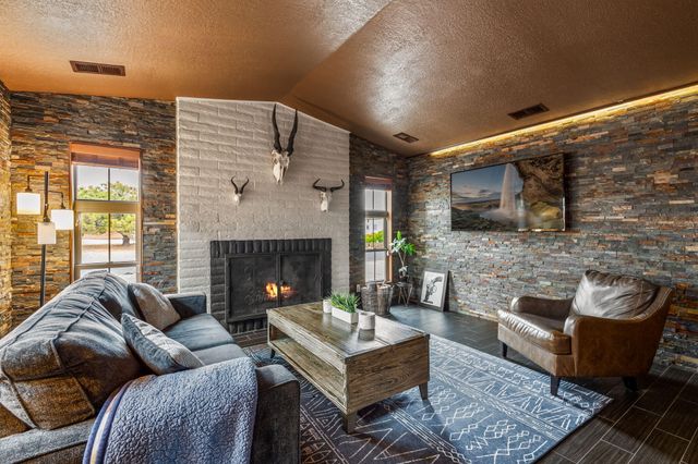 310 Veja Baja Drive SE, Rio Rancho, NM 87124