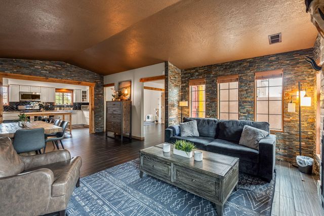 310 Veja Baja Drive SE, Rio Rancho, NM 87124