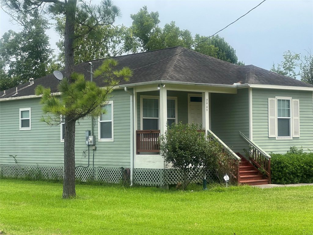 2909 Avenue H, Dickinson, TX 77539