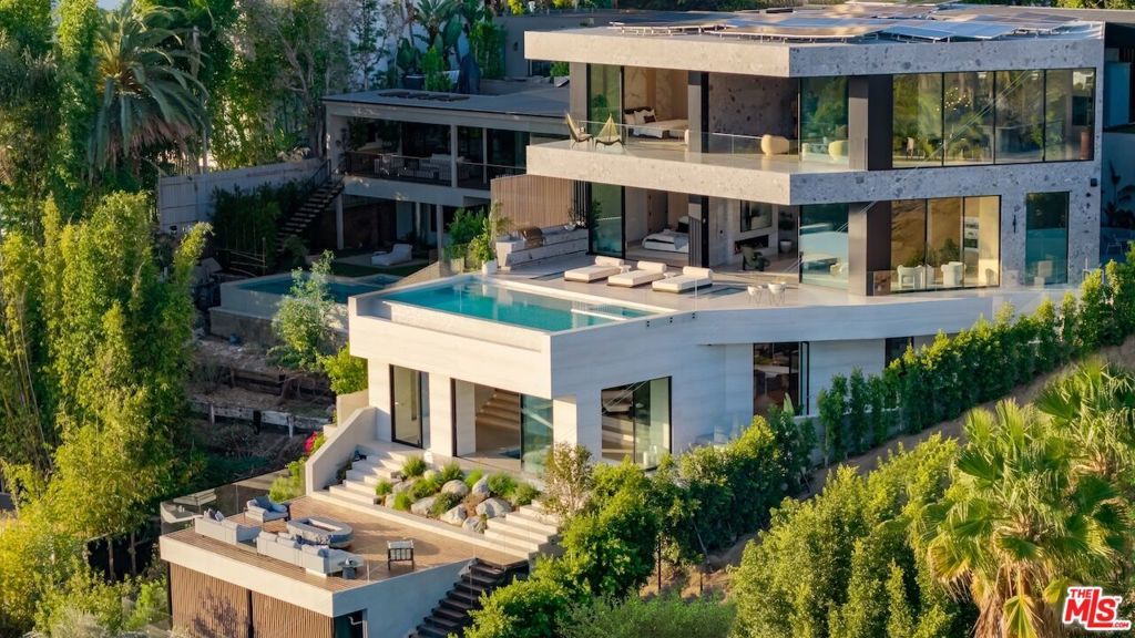 9056 St Ives Drive, Los Angeles, CA 90069 — exterior