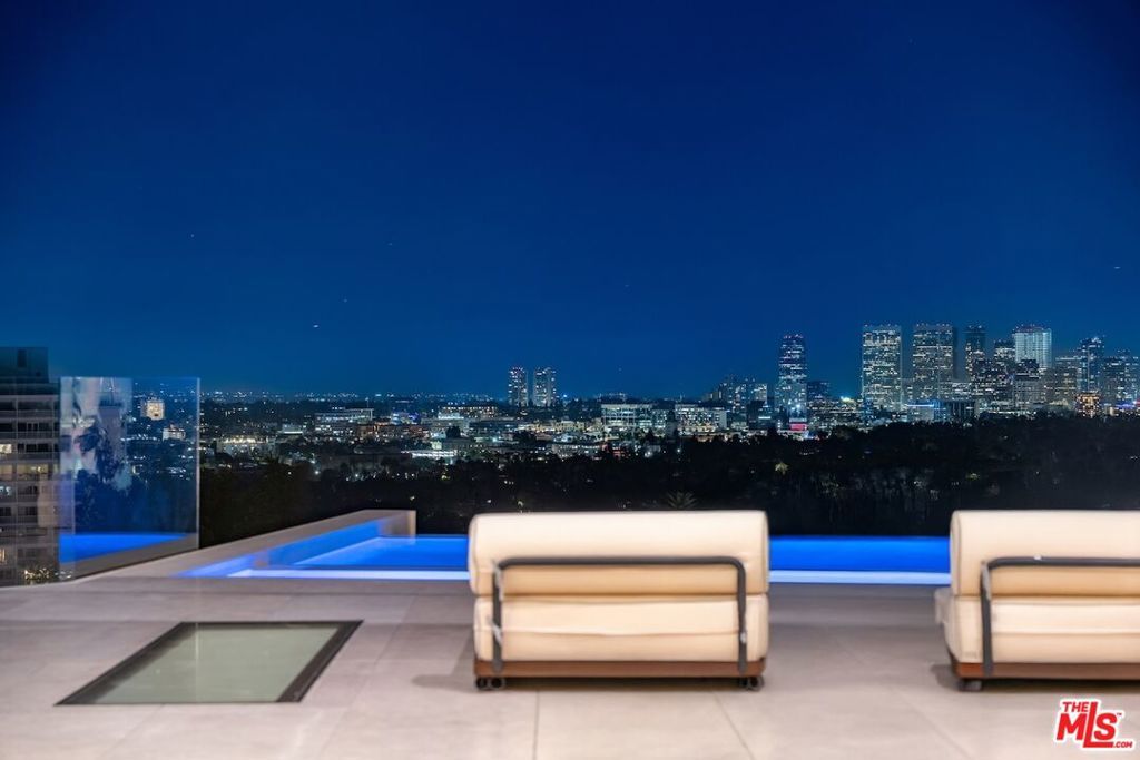 9056 St Ives Drive, Los Angeles, CA 90069 — photo 2