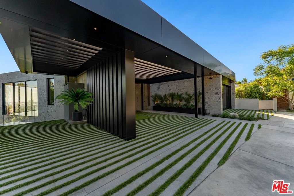 9056 St Ives Drive, Los Angeles, CA 90069 — photo 3