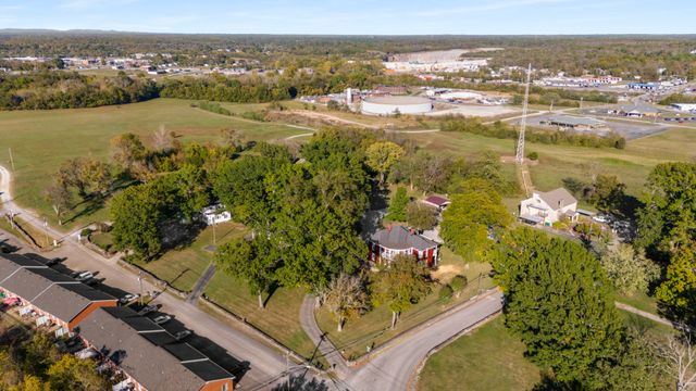 319 E Hill Ave, Lewisburg, TN 37091