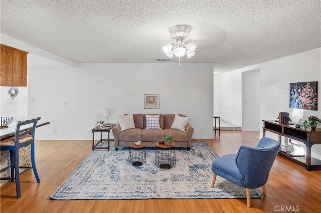 19213 Tecumseh, Apple Valley, CA 92307