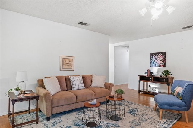 19213 Tecumseh, Apple Valley, CA 92307