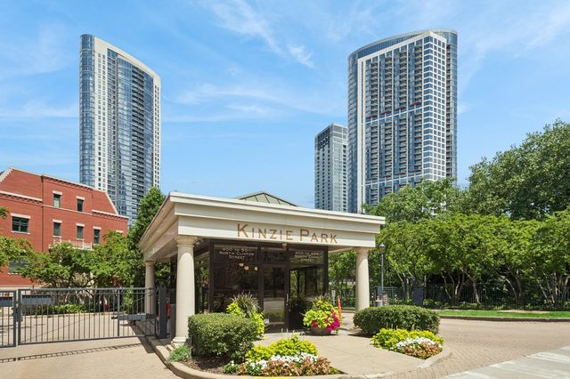 484 N Canal Street, Chicago, IL 60654