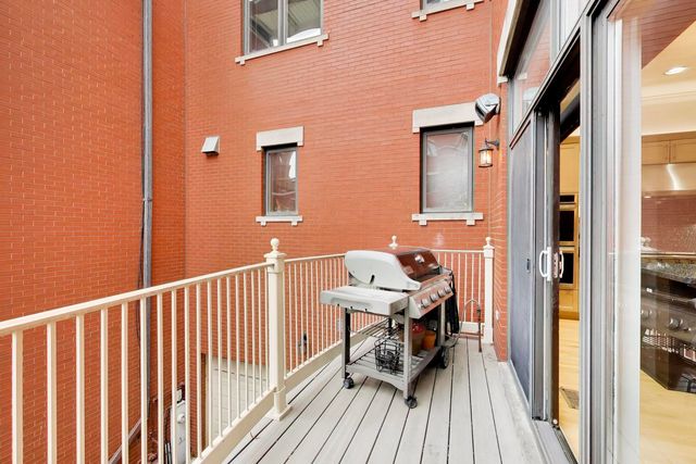 484 N Canal Street, Chicago, IL 60654