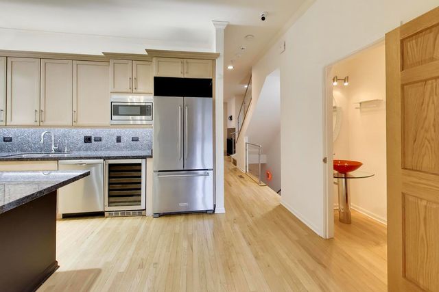 484 N Canal Street, Chicago, IL 60654