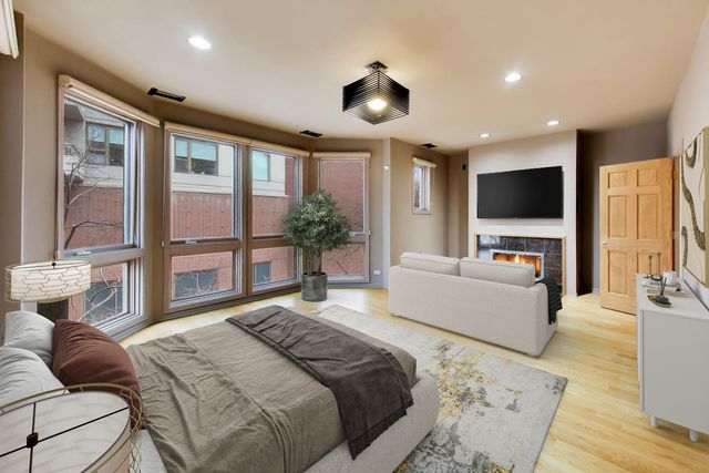 484 N Canal Street, Chicago, IL 60654