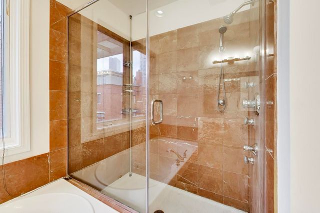 484 N Canal Street, Chicago, IL 60654