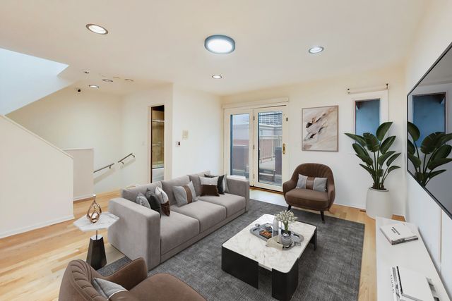 484 N Canal Street, Chicago, IL 60654