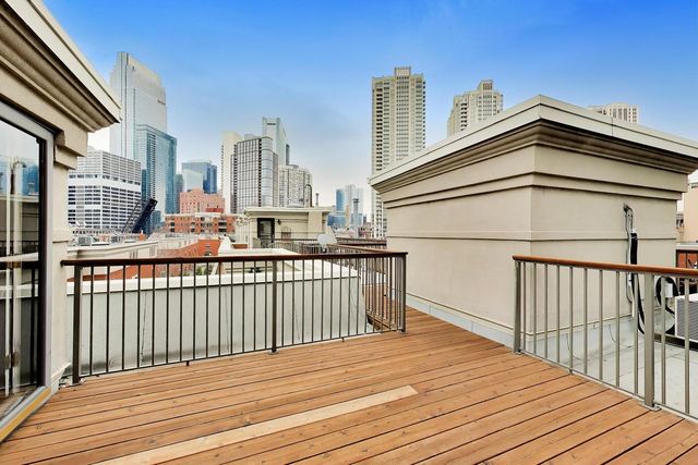 484 N Canal Street, Chicago, IL 60654