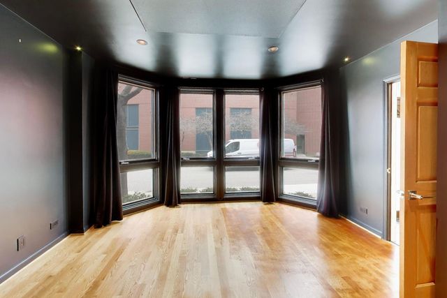 484 N Canal Street, Chicago, IL 60654
