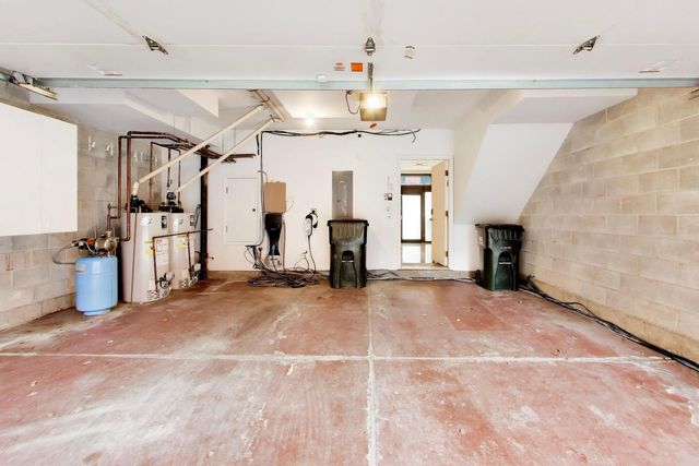 484 N Canal Street, Chicago, IL 60654
