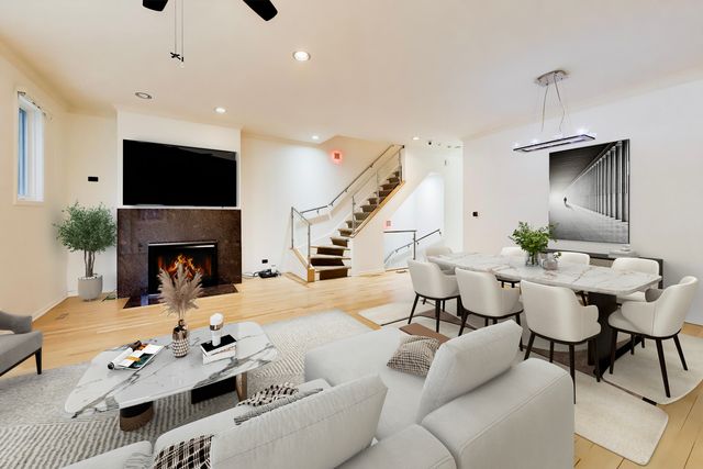 484 N Canal Street, Chicago, IL 60654